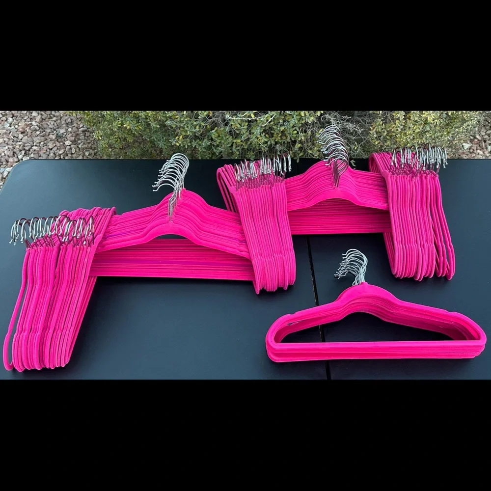 Velvet heavy duty Hangers set of 114 count, used in good condition.